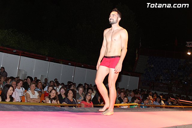 Desfile solidario de lencera y bao a beneficio de AFACMUR - 147