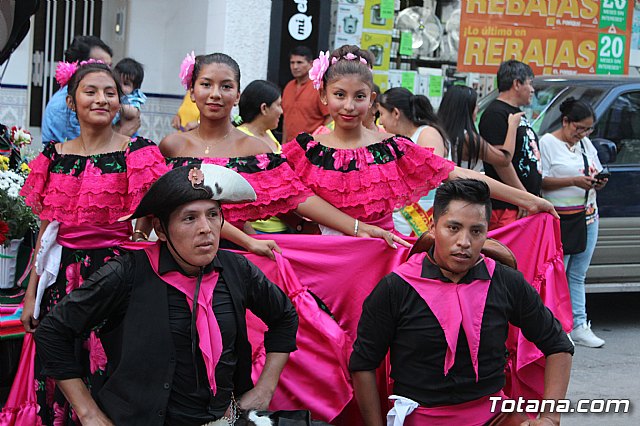 Desfile de baile. Fiestas en honor a la Virgen de la Urkupia (Bolivia) - 3