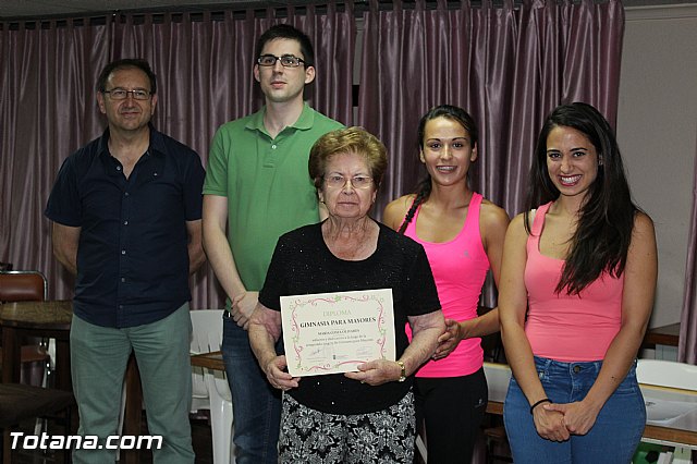 Clausura y entrega de diplomas del Programa de Gimnasia para Personas Mayores - 2015 - 40
