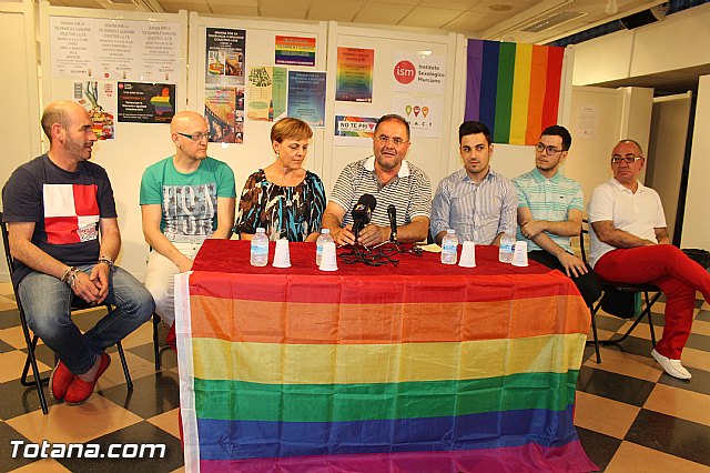 Presentacin de actividades Semana por la tolerancia e igualdad colectivo LGTB - 17