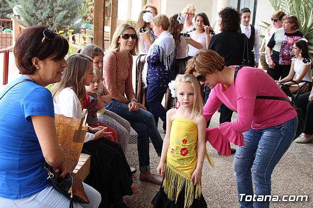 Los mayores de la Residencia La Pursima celebran la Feria de Abril 2017  - 8
