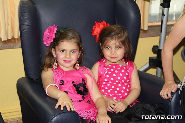 Los mayores de la Residencia La Pursima celebran la Feria de Abril 2017  - 32