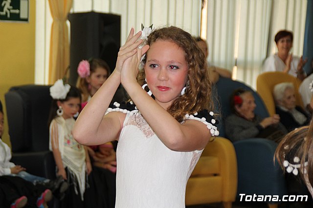 Los mayores de la Residencia La Pursima celebran la Feria de Abril 2017  - 44