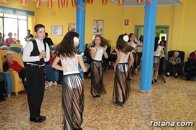 Los mayores de la Residencia La Pursima celebran la Feria de Abril 2017  - 51