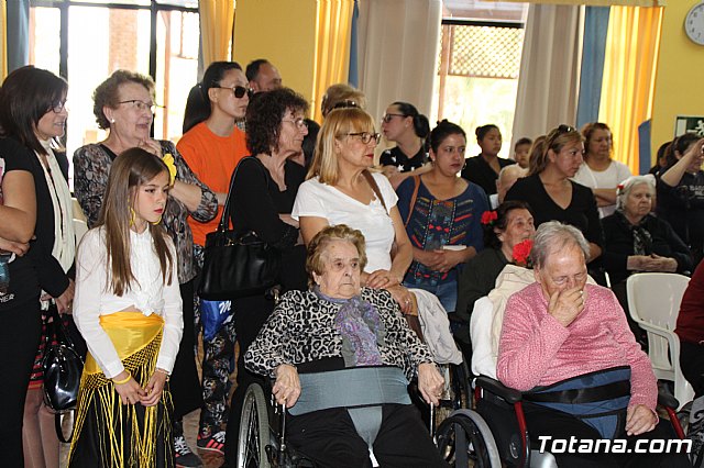 Los mayores de la Residencia La Pursima celebran la Feria de Abril 2017  - 54