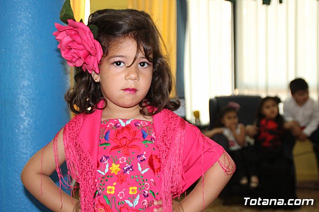 Los mayores de la Residencia La Pursima celebran la Feria de Abril 2017  - 59