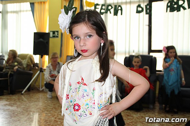 Los mayores de la Residencia La Pursima celebran la Feria de Abril 2017  - 62