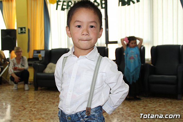 Los mayores de la Residencia La Pursima celebran la Feria de Abril 2017  - 64