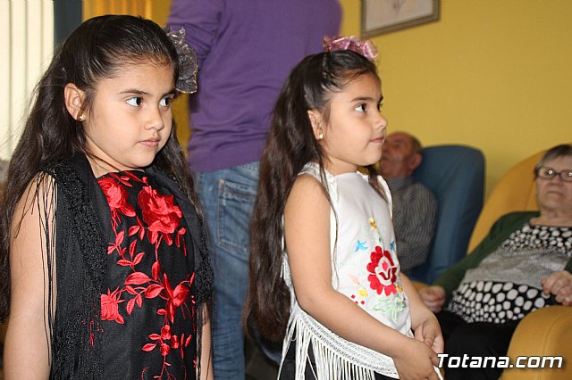 Los mayores de la Residencia La Pursima celebran la Feria de Abril 2017  - 67