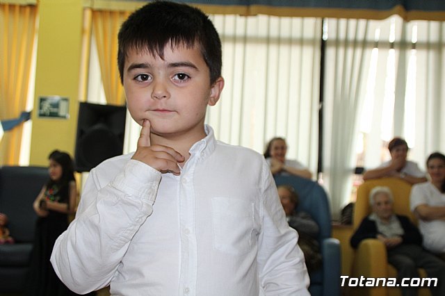 Los mayores de la Residencia La Pursima celebran la Feria de Abril 2017  - 68