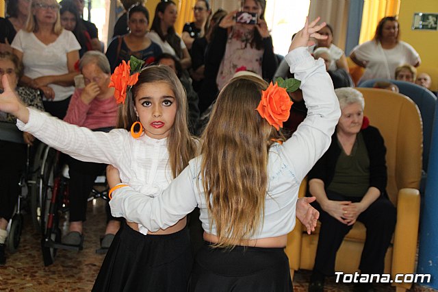 Los mayores de la Residencia La Pursima celebran la Feria de Abril 2017  - 85