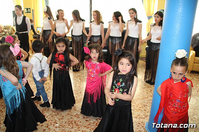 Los mayores de la Residencia La Pursima celebran la Feria de Abril 2017  - 98