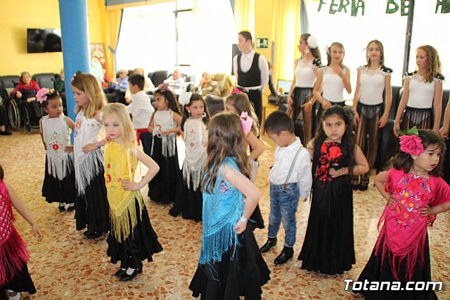 Los mayores de la Residencia La Pursima celebran la Feria de Abril 2017  - 99