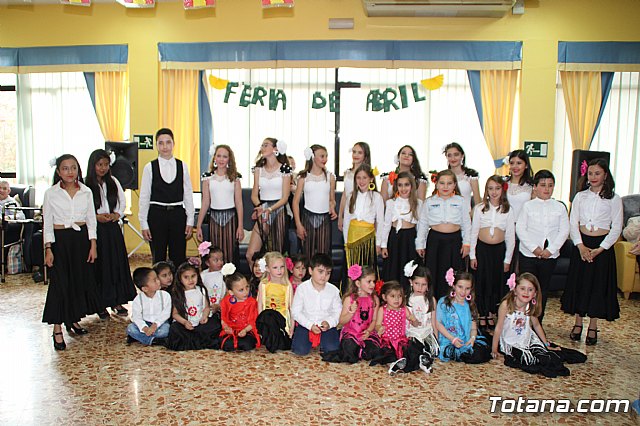 Los mayores de la Residencia La Pursima celebran la Feria de Abril 2017  - 100