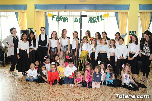 Los mayores de la Residencia La Pursima celebran la Feria de Abril 2017  - 105