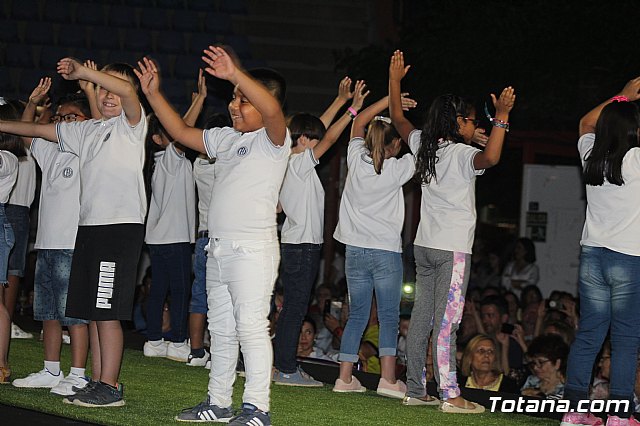 VI Desfile Solidario de Lencera y Bao a beneficio de Afacmur 2019 - 4