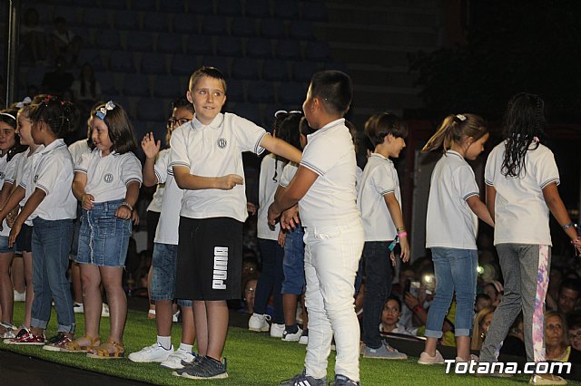 VI Desfile Solidario de Lencera y Bao a beneficio de Afacmur 2019 - 7