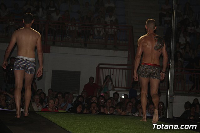 VI Desfile Solidario de Lencera y Bao a beneficio de Afacmur 2019 - 97