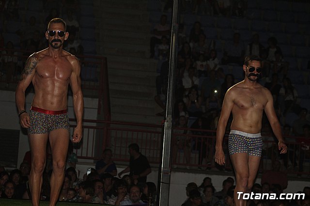 VI Desfile Solidario de Lencera y Bao a beneficio de Afacmur 2019 - 98