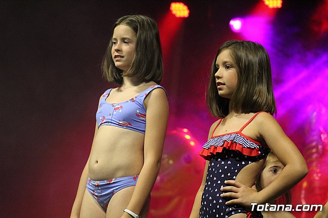 VI Desfile Solidario de Lencera y Bao a beneficio de Afacmur 2019 - 170