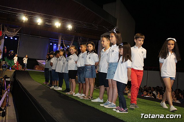 VI Desfile Solidario de Lencera y Bao a beneficio de Afacmur 2019 - 385