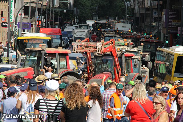 Concentracin ante la CHS para reivindicar agua para riego - 136
