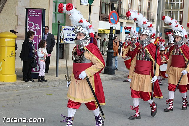 Libro, bandera, pregn y Escudo de Oro. 250 aniversario 