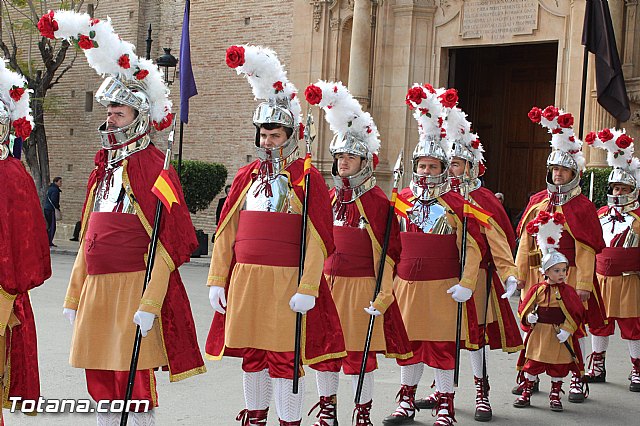 Libro, bandera, pregn y Escudo de Oro. 250 aniversario 