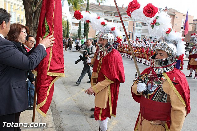 Libro, bandera, pregn y Escudo de Oro. 250 aniversario 