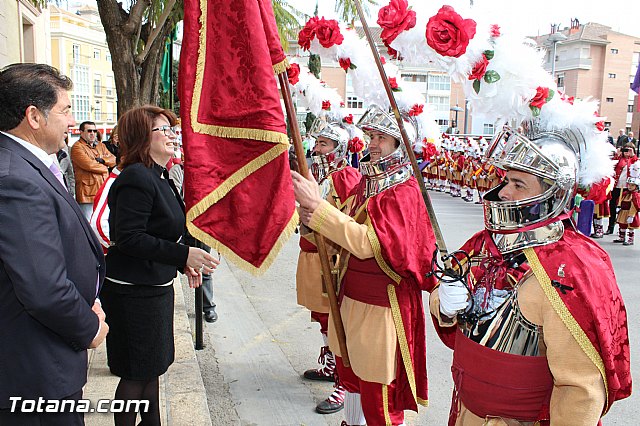 Libro, bandera, pregn y Escudo de Oro. 250 aniversario 