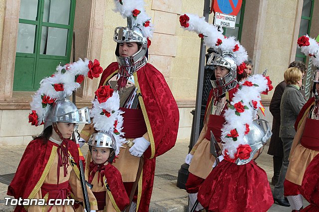 Libro, bandera, pregn y Escudo de Oro. 250 aniversario 