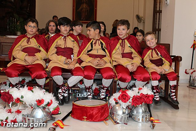 Libro, bandera, pregn y Escudo de Oro. 250 aniversario 