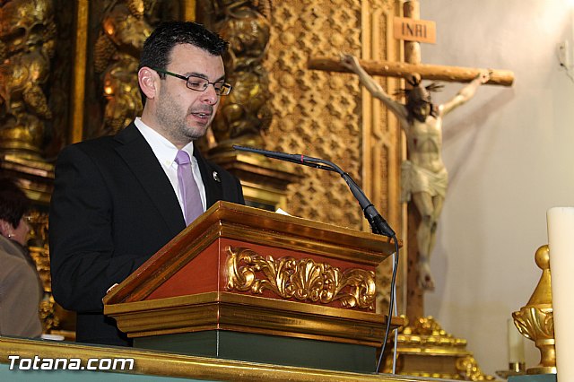 Libro, bandera, pregn y Escudo de Oro. 250 aniversario 