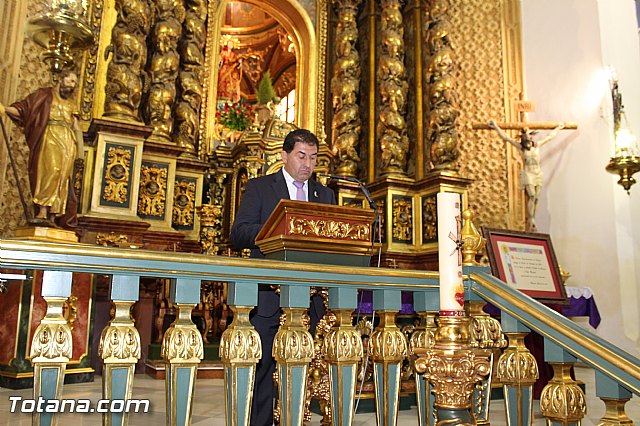Libro, bandera, pregn y Escudo de Oro. 250 aniversario 