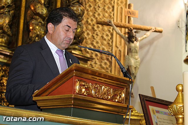 Libro, bandera, pregn y Escudo de Oro. 250 aniversario 