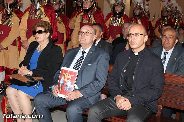 Libro, bandera, pregn y Escudo de Oro. 250 aniversario 
