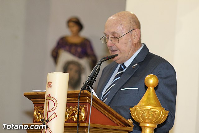 Libro, bandera, pregn y Escudo de Oro. 250 aniversario 