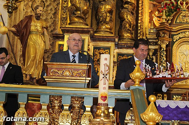 Libro, bandera, pregn y Escudo de Oro. 250 aniversario 