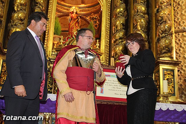 Libro, bandera, pregn y Escudo de Oro. 250 aniversario 