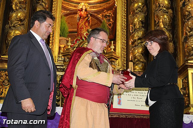 Libro, bandera, pregn y Escudo de Oro. 250 aniversario 