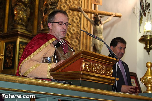 Libro, bandera, pregn y Escudo de Oro. 250 aniversario 