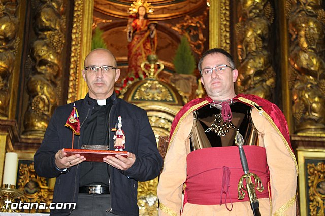 Libro, bandera, pregn y Escudo de Oro. 250 aniversario 
