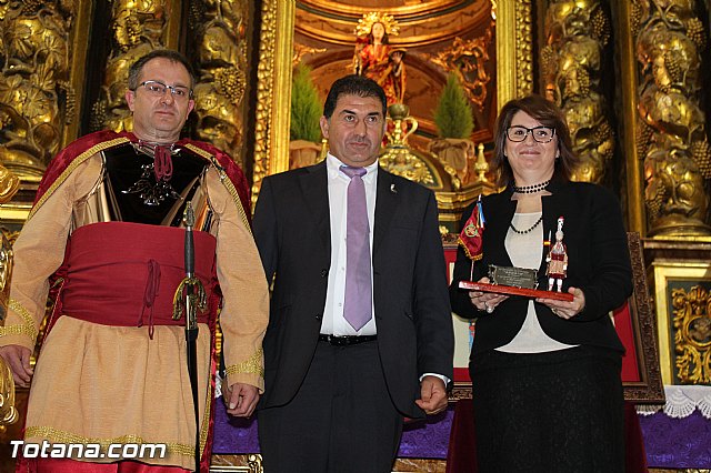 Libro, bandera, pregn y Escudo de Oro. 250 aniversario 