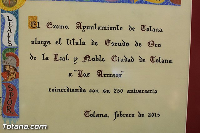 Libro, bandera, pregn y Escudo de Oro. 250 aniversario 