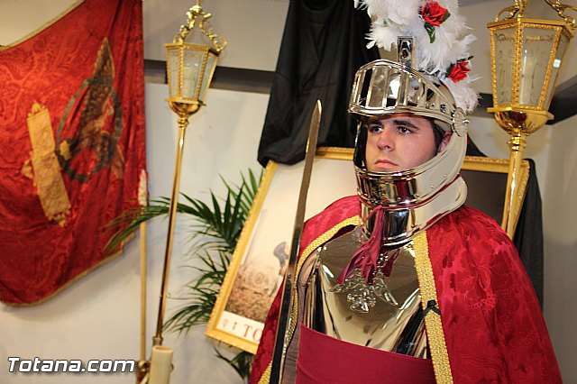 Libro, bandera, pregn y Escudo de Oro. 250 aniversario 