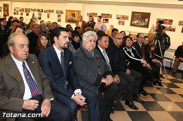 Libro, bandera, pregn y Escudo de Oro. 250 aniversario 