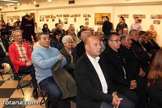 Libro, bandera, pregn y Escudo de Oro. 250 aniversario 