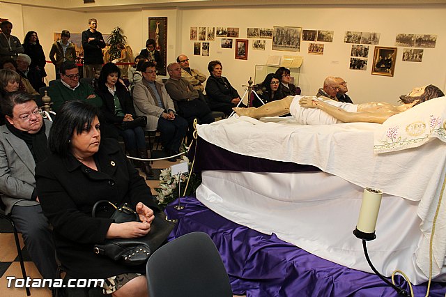Libro, bandera, pregn y Escudo de Oro. 250 aniversario 