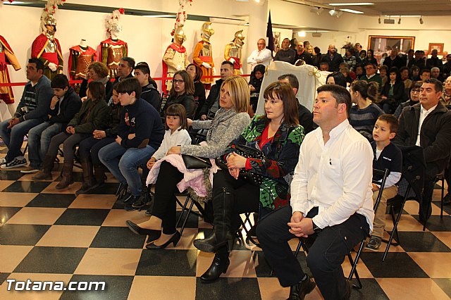 Libro, bandera, pregn y Escudo de Oro. 250 aniversario 