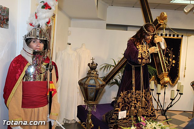 Libro, bandera, pregn y Escudo de Oro. 250 aniversario 